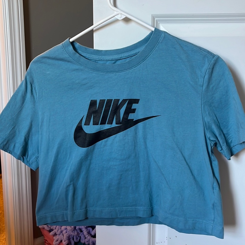 Nike blue cropped t shirt, good condition, worn once or twice.